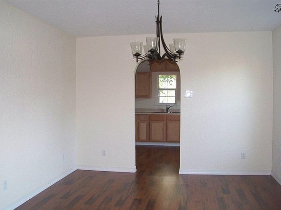 3rd image of 2504 Carrigan St