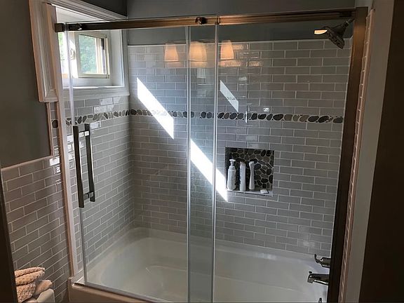 2nd image of 4903 Monumental St