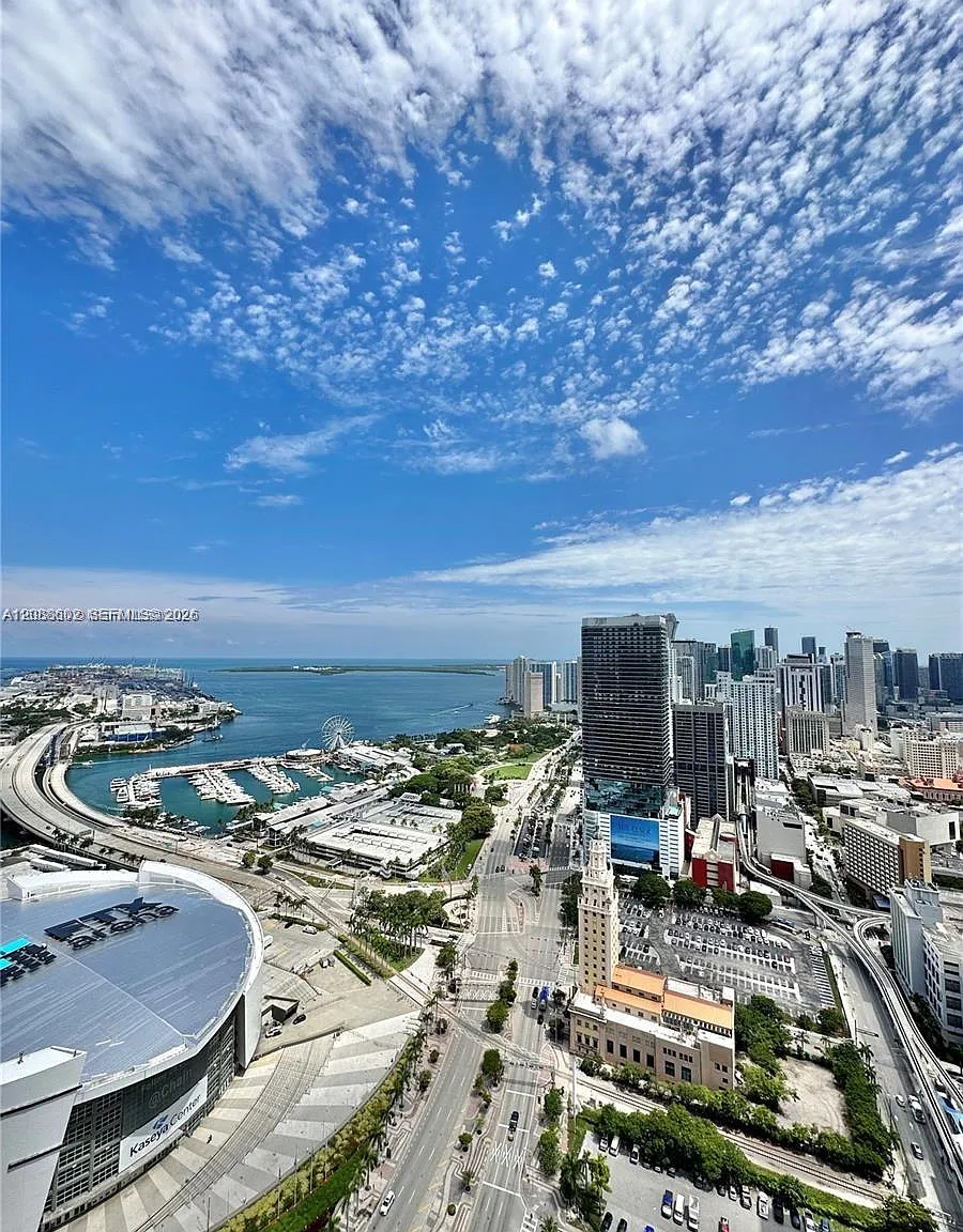 Marinablue Condo — Photo 4