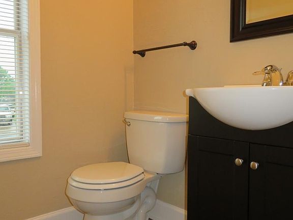 4th image of 68 Otsego Dr