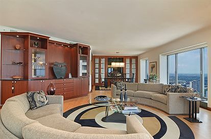 4th image of 950 N Michigan Ave APT 3703