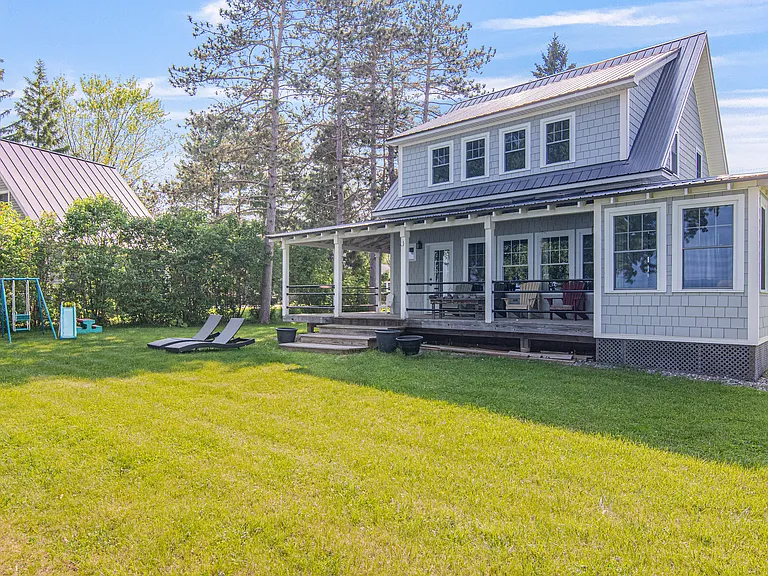 419 N End Rd E — Photo 36