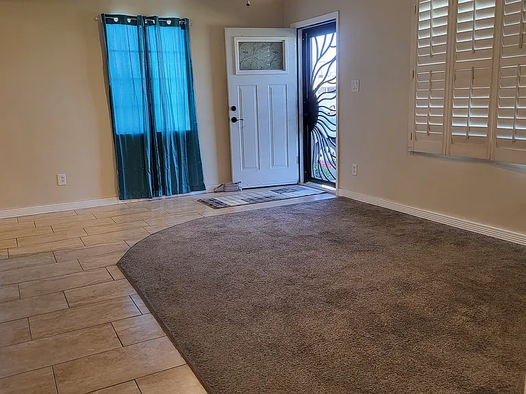1040 N 27th Pl — Photo 99