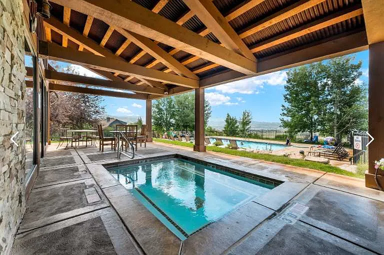 Trapper's Ridge HOA community pool and hot tub