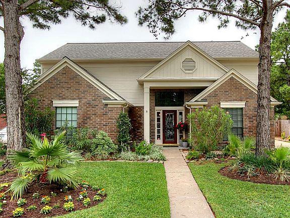 "5" Bedroom home with 3 1/2 baths! Exterior of home was recently painted in 2014. Roof is approximat