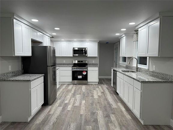 3rd image of 277 Harriet Ln
