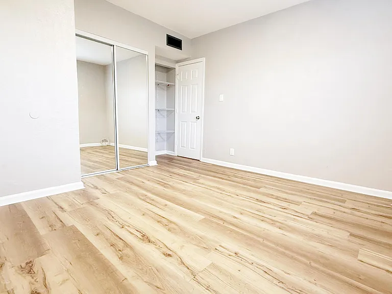360 NW 8th St #8 — Photo 9