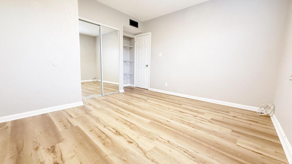 360 NW 8th Ct, photo 9