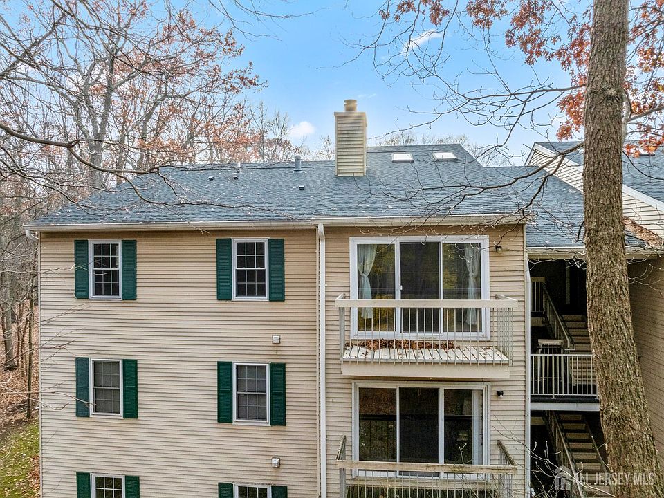 1st image of 364 McDowell Dr