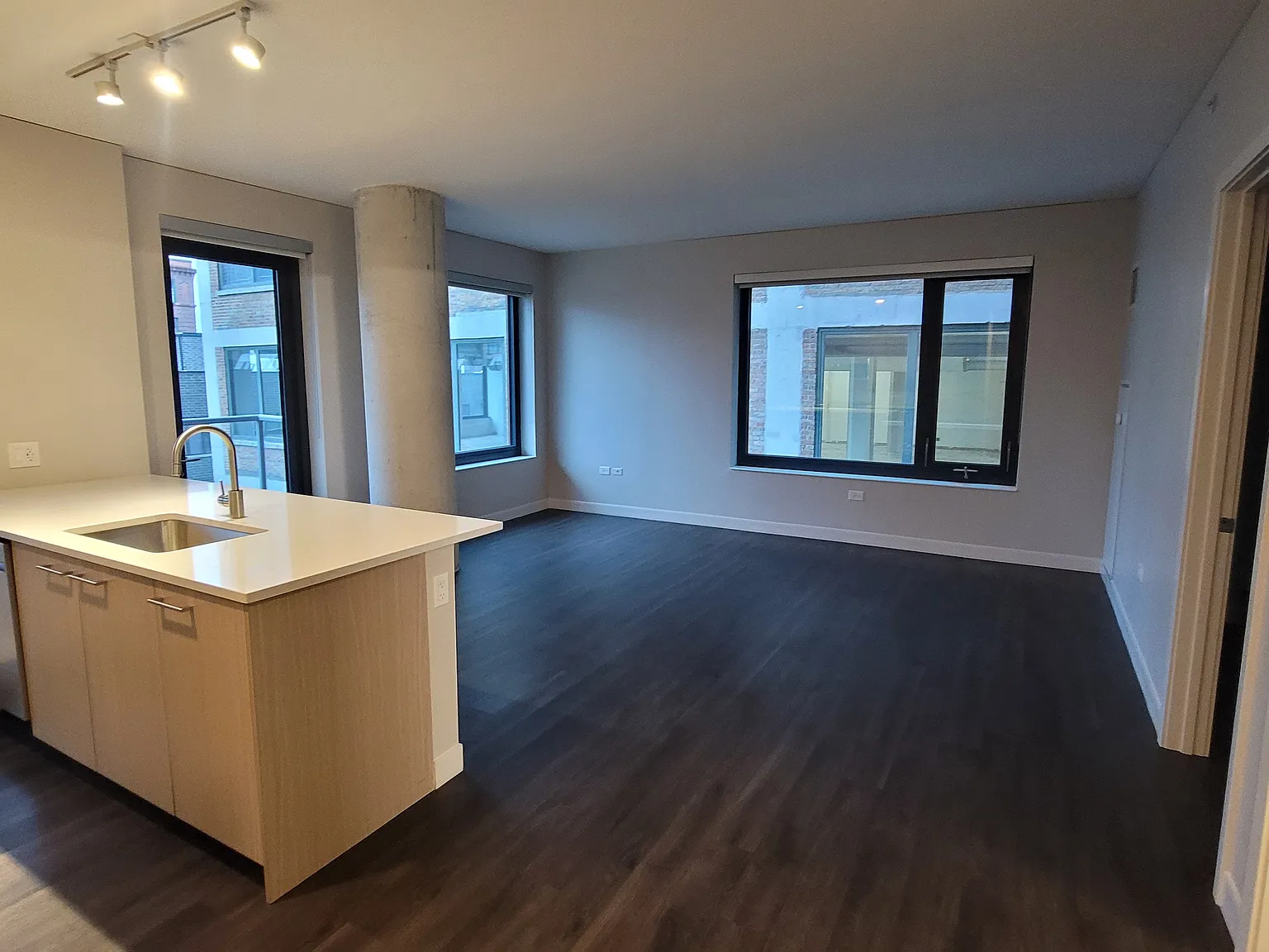 2 bed, 1215 sqft, $5,115 — Photo 2
