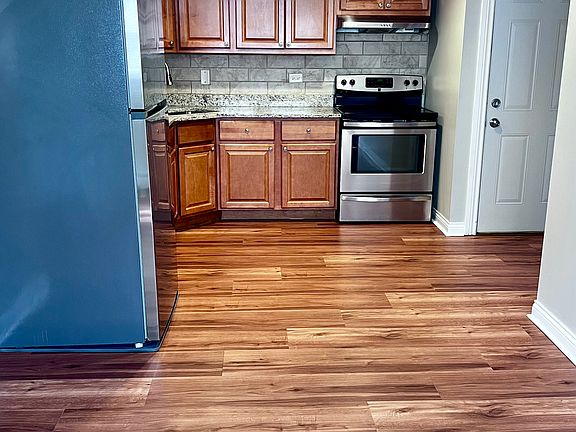 4th image of 4640 153rd St APT 1E