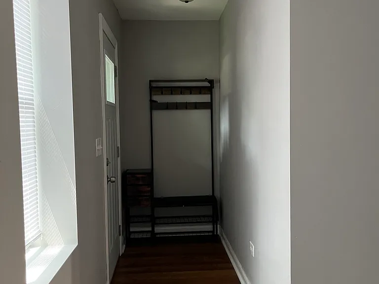 1648 W 38th Pl #1 — Photo 1