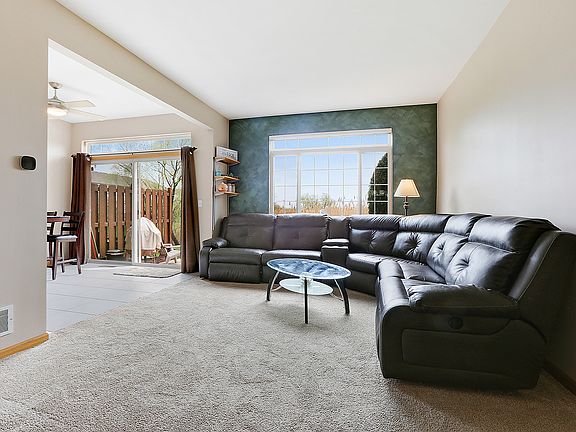 4th image of 18139 Kirby Dr