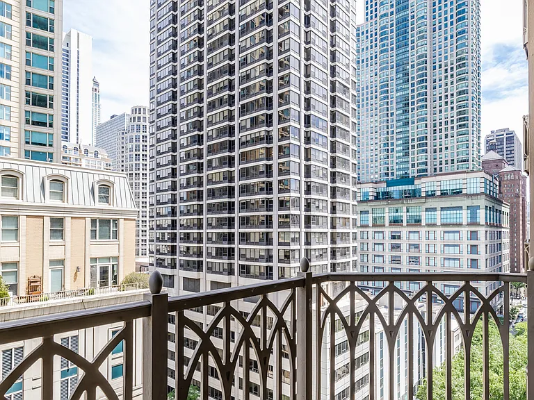 21 E Huron St #1207 — Photo 59