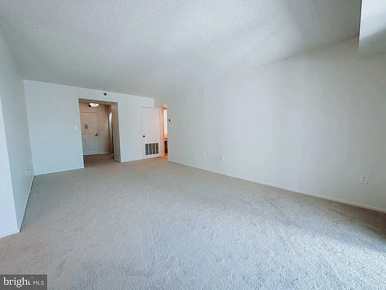 15100 Interlachen Dr #4-111 — Photo 7