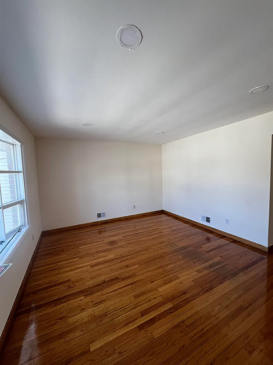 Building Photo - 304 Columbia Ave #1