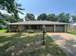 112 N Delaware St, Grove, OK 74344