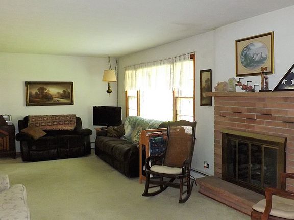 2nd image of 18255 W Lindenwood Dr