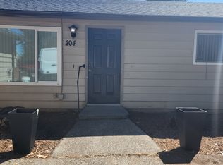 204 S Locust St, Canby, OR 97013