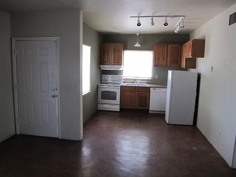 2315 W Wagon Wheel Dr — Photo 5