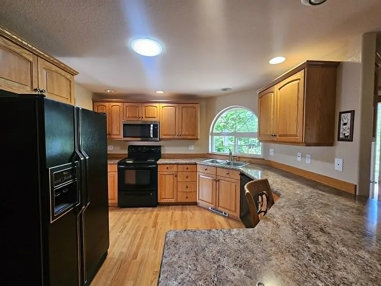 701 E Road Of Tralee — Photo 4