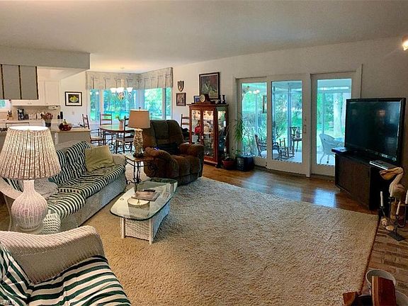 2nd image of 18827 Cliff Cir