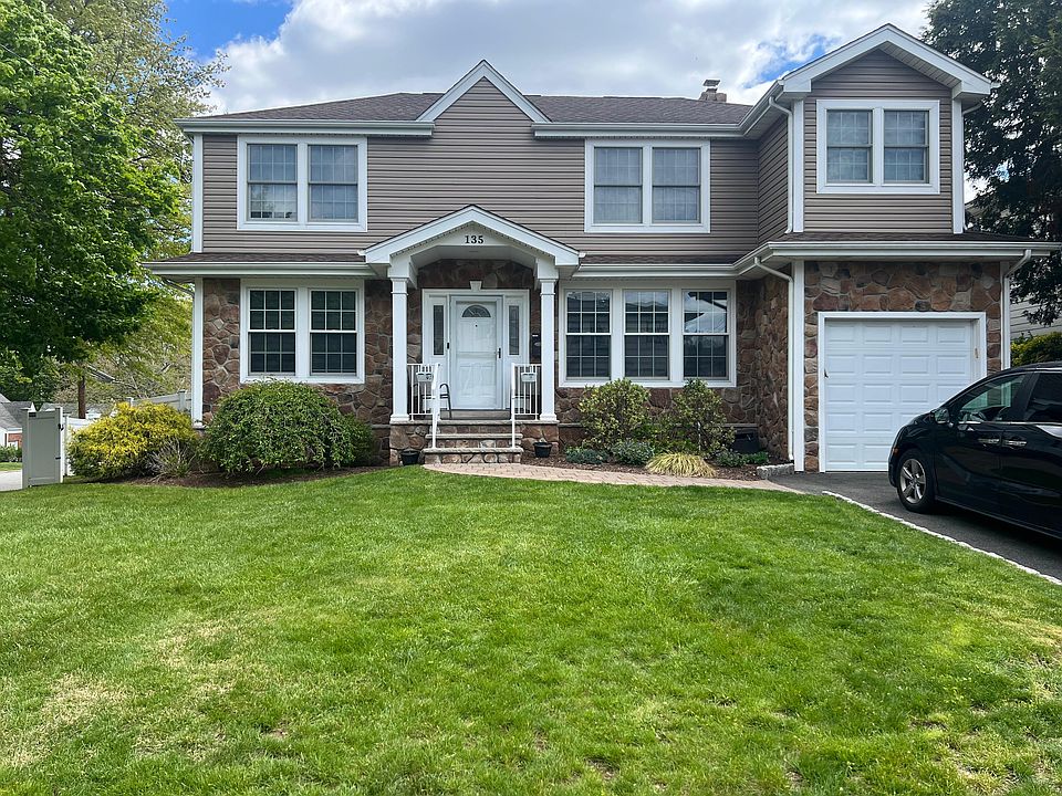 1st image of 135 Rector Ct