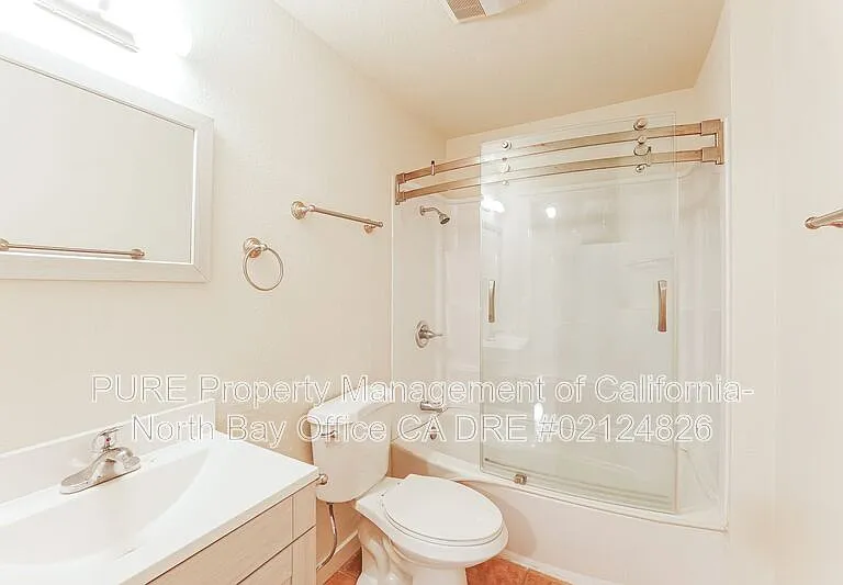 1402 Washington St #6 — Photo 8