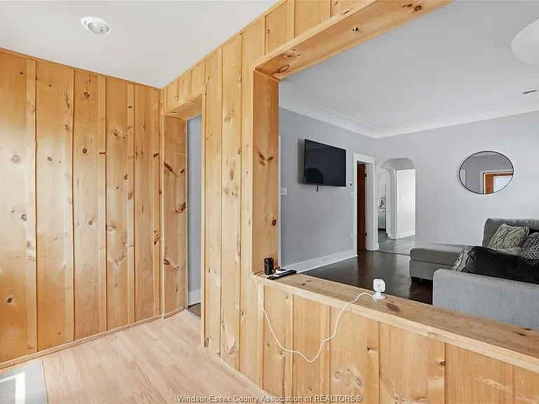 82 Pearl St W — Photo 5