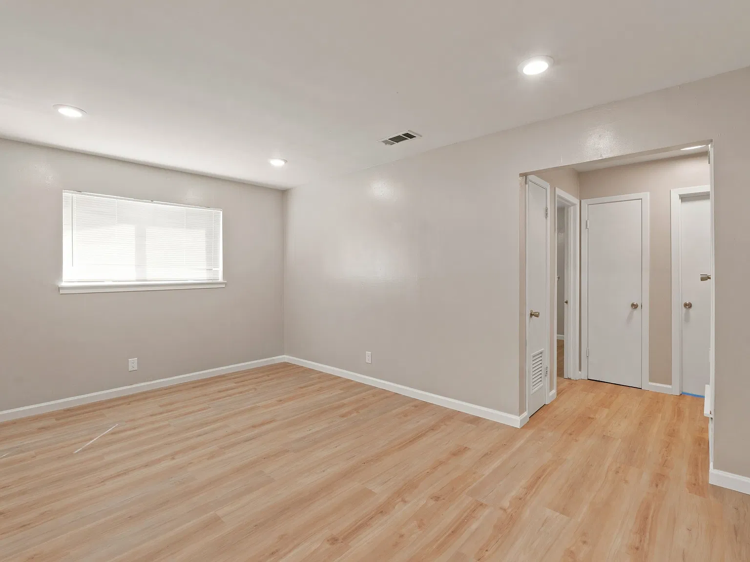 2 bed, 835 sqft, $1,550 — Photo 3