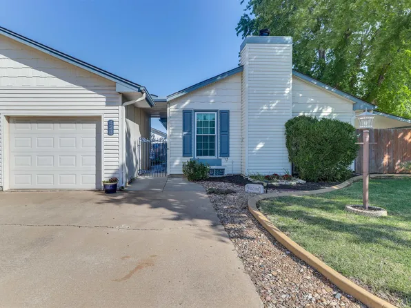 424 S Woodchuck Ln, Wichita, KS 67209
