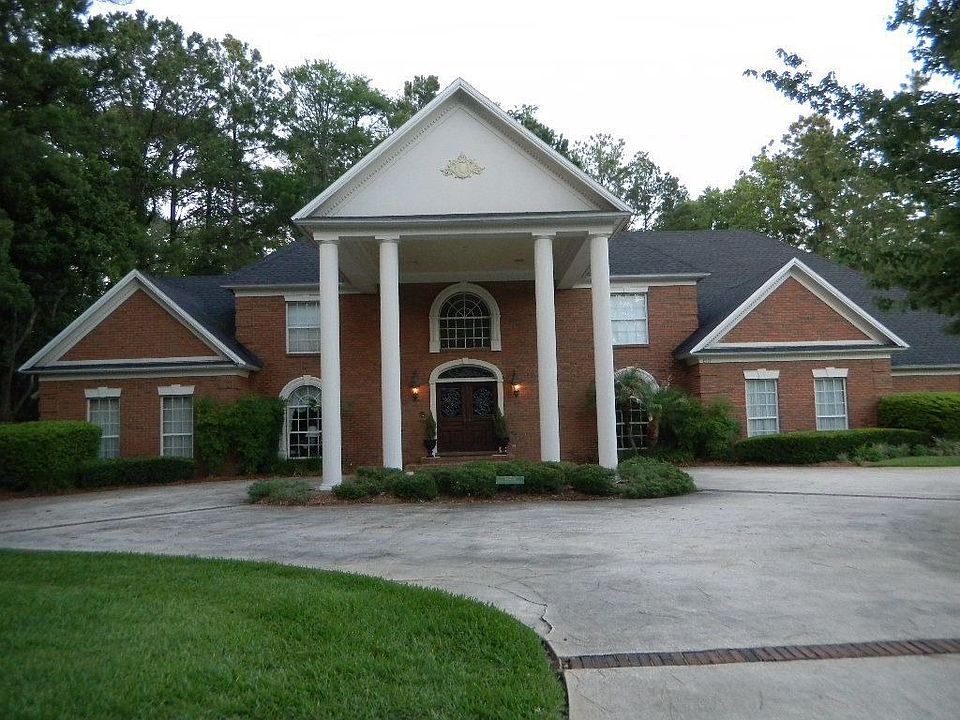 Circular Driveway with Porte-Cochere