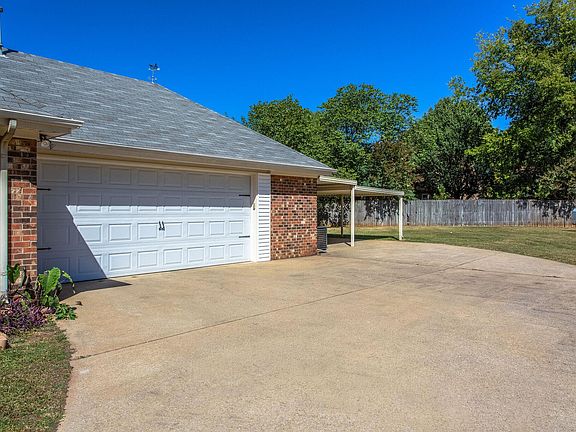 2nd image of 314 Haynes Haven Ln
