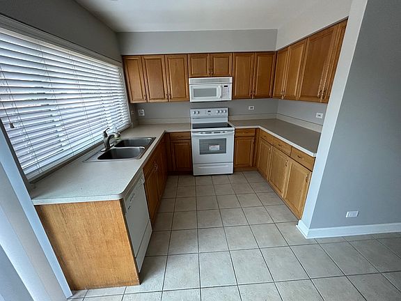 4th image of 1S278 Windsor Ln