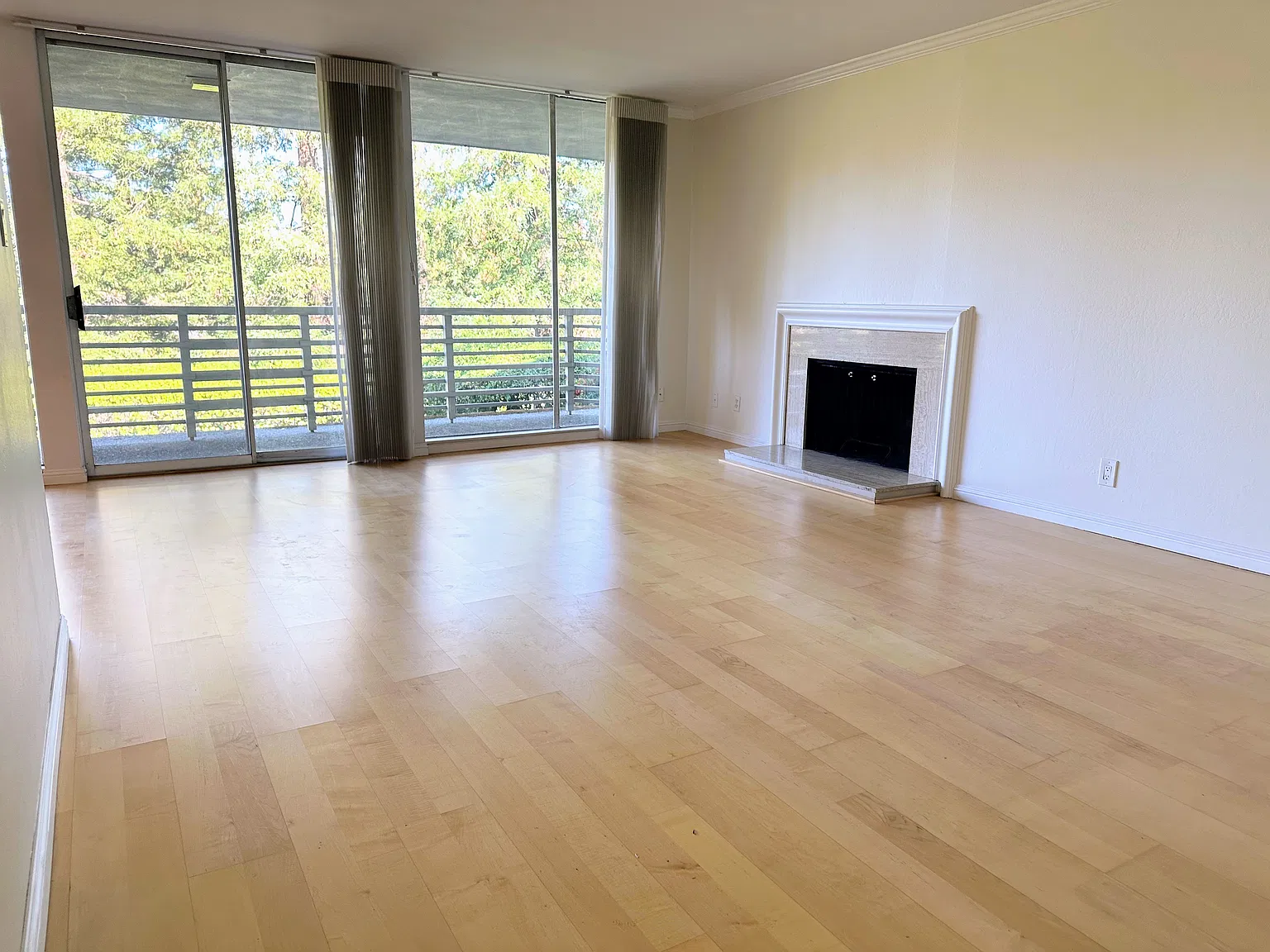 1100 Sharon Park Dr — Photo 3
