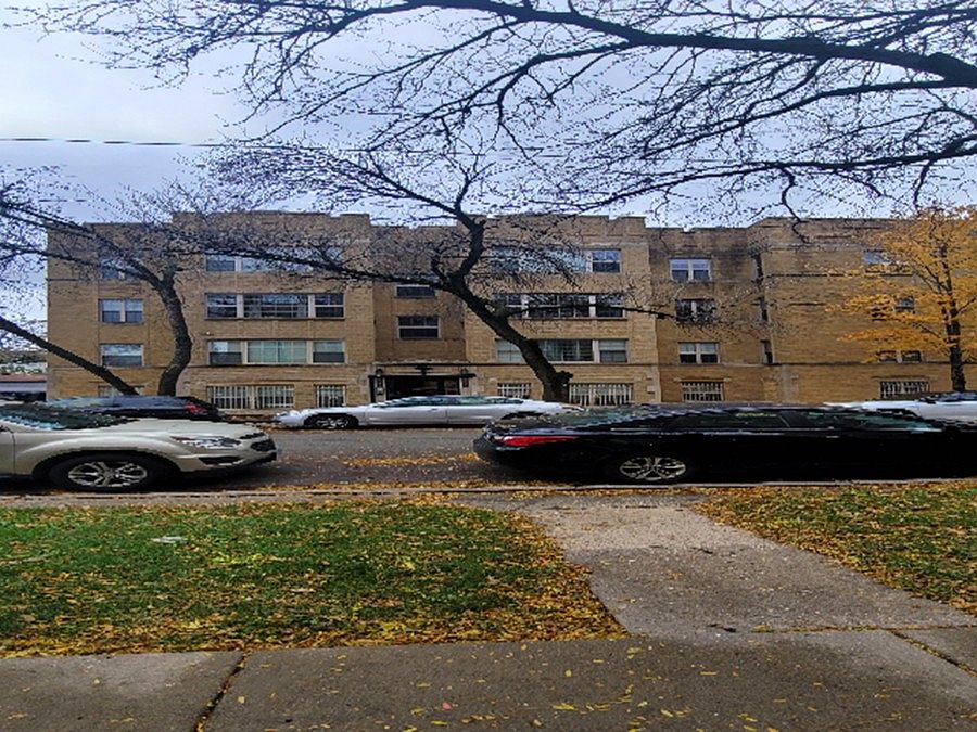 1st image of 3549 W Belle Plaine Ave
