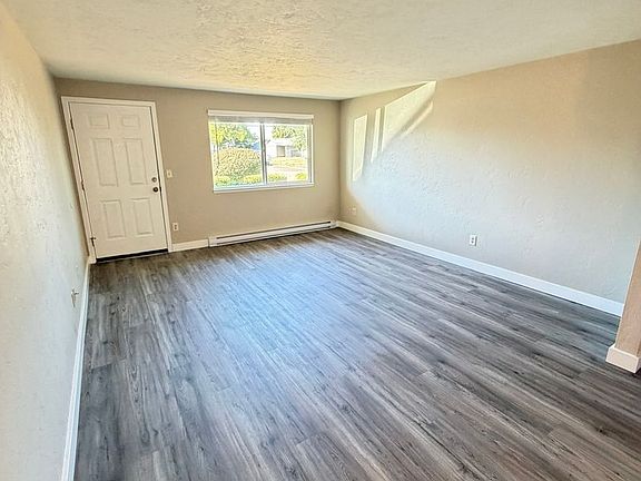 5th image of 305 S 9th St