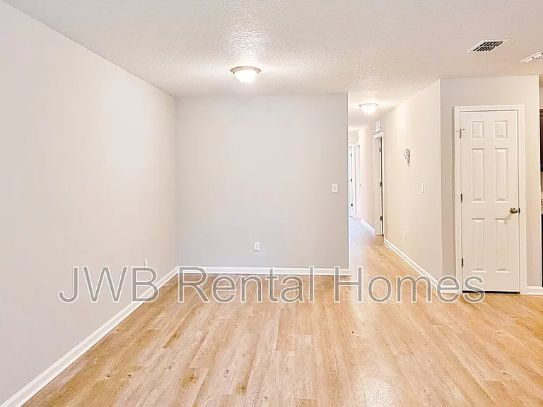 3079 Armstrong St — Photo 4