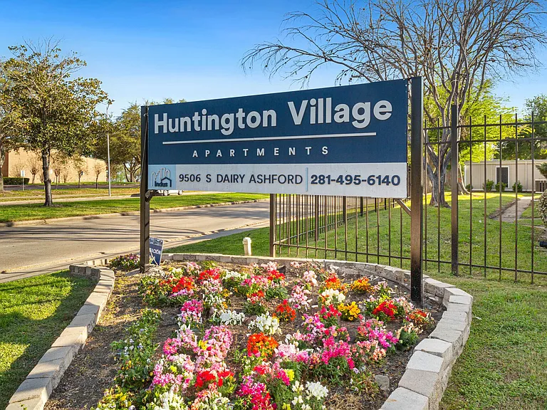 Huntington Village And Cambridge Crossing — Photo 7