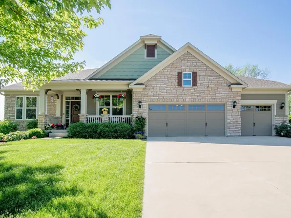 2565 Highcrest Cir, Chanhassen, MN 55317