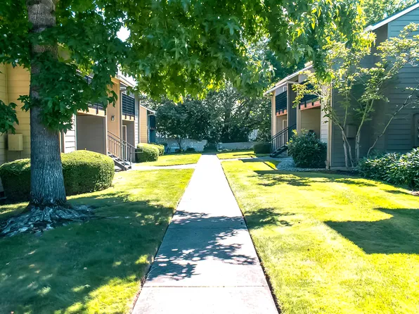 Courtside Apartments