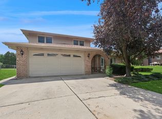 406 Freehauf St, Lemont, IL 60439