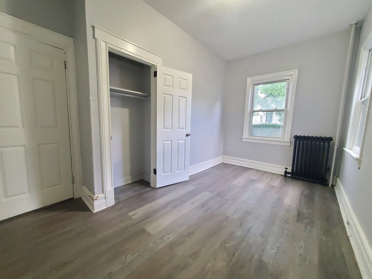 3 bed, 1000 sqft, $2,200 — Photo 2
