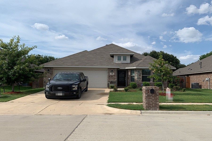 1st image of 720 Ravenwood Dr