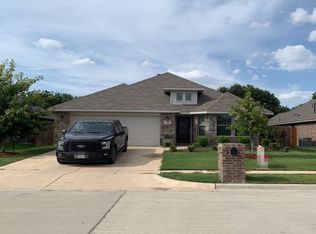 720 Ravenwood Dr, Saginaw, TX 76179