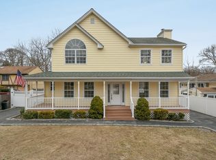 89 Holbrook Rd, Centereach, NY 11720