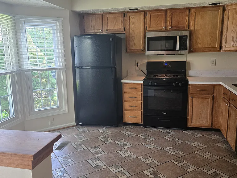 11 Fencerow Ct — Photo 4