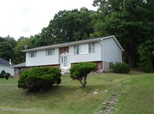 116 Ridgeview Dr, Scranton, PA 18504
