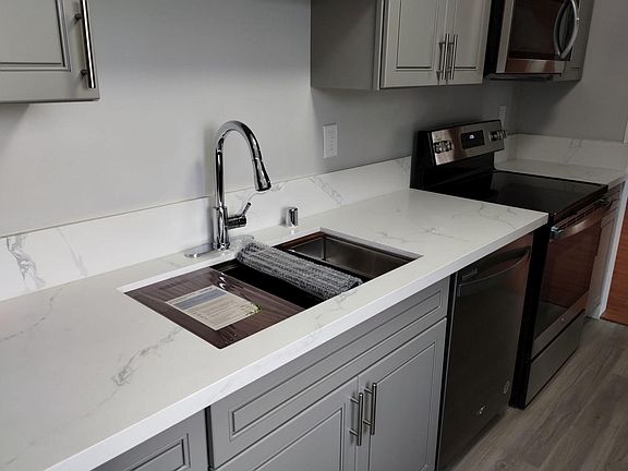 5th image of 835 S Norton Ave #14