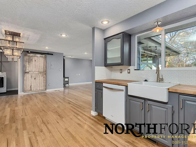 2426 N Redway Rd — Photo 7